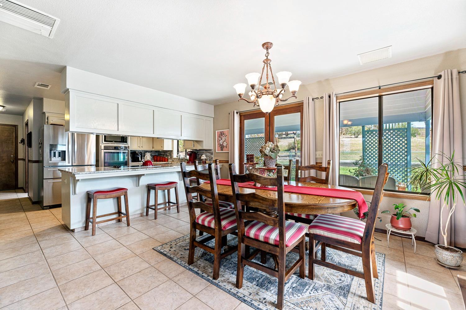 36360 Highway 33 Coalinga, CA 93210 - Photo 30 of 50 a group of people sitting in a living room