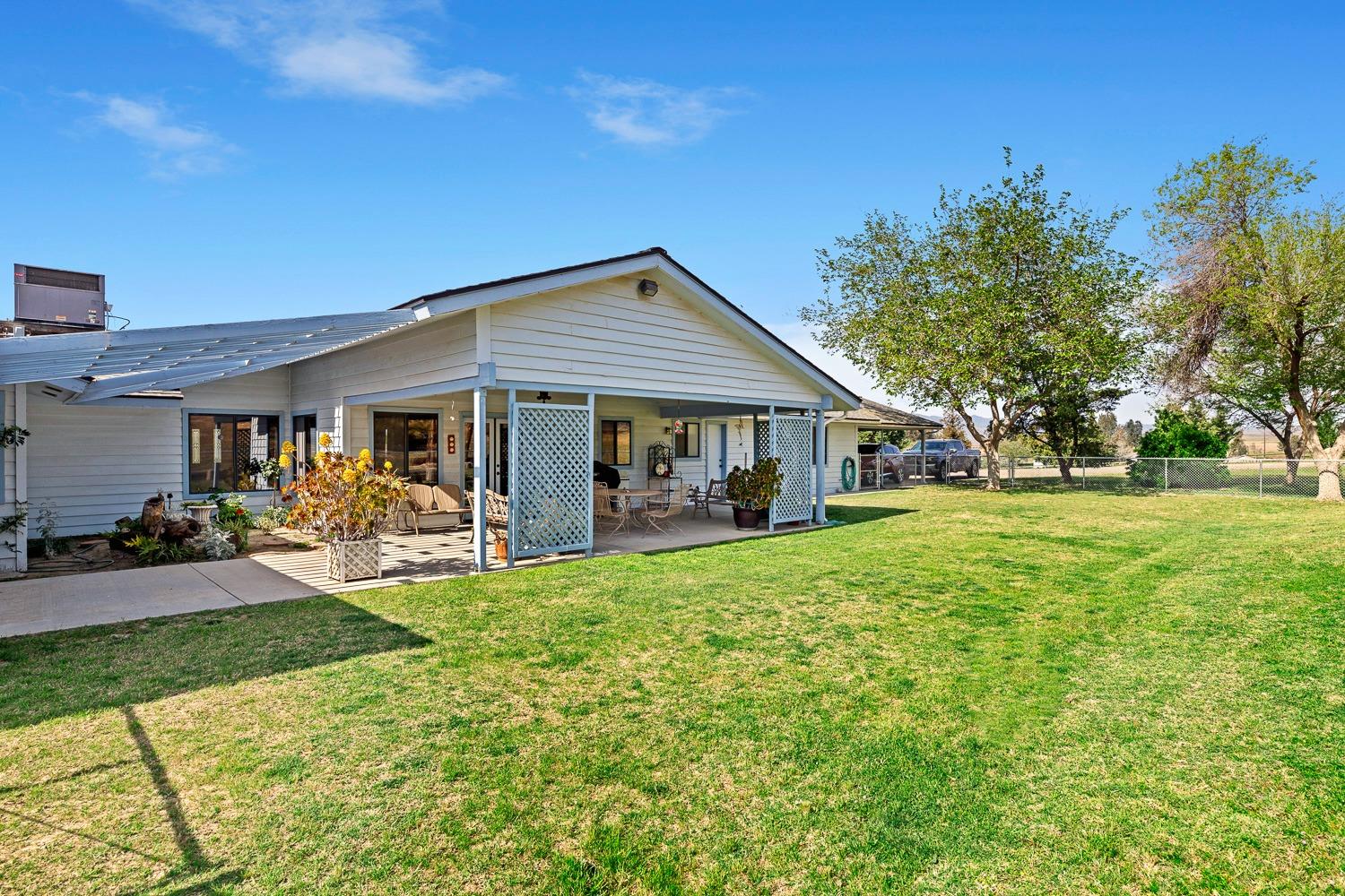 36360 Highway 33 Coalinga, CA 93210 - Photo 5 of 50 a front view of house with yard patio and green space