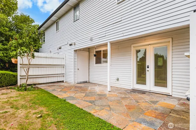 a view of a house with backyard and a large tree