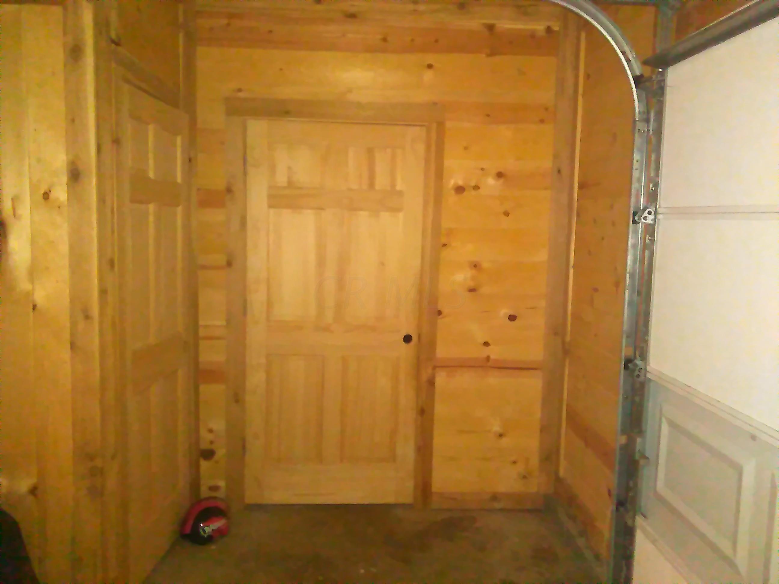 840 South Hopewell Road Hopewell, OH 43746 - Photo 5 of 19 garage and entryway
