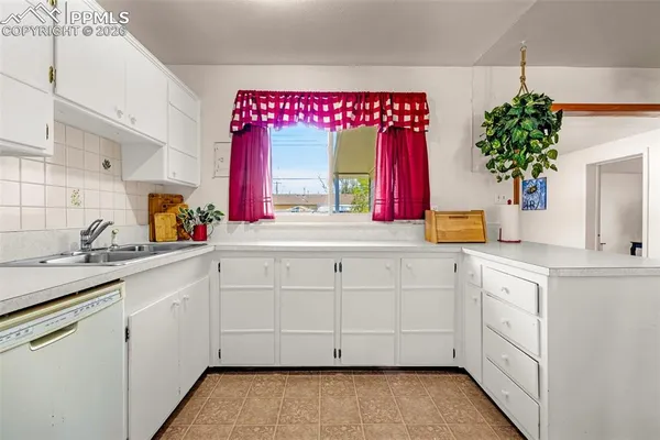 $299,000 | 512 Cottonwood Drive, Colorado Springs, CO 80911