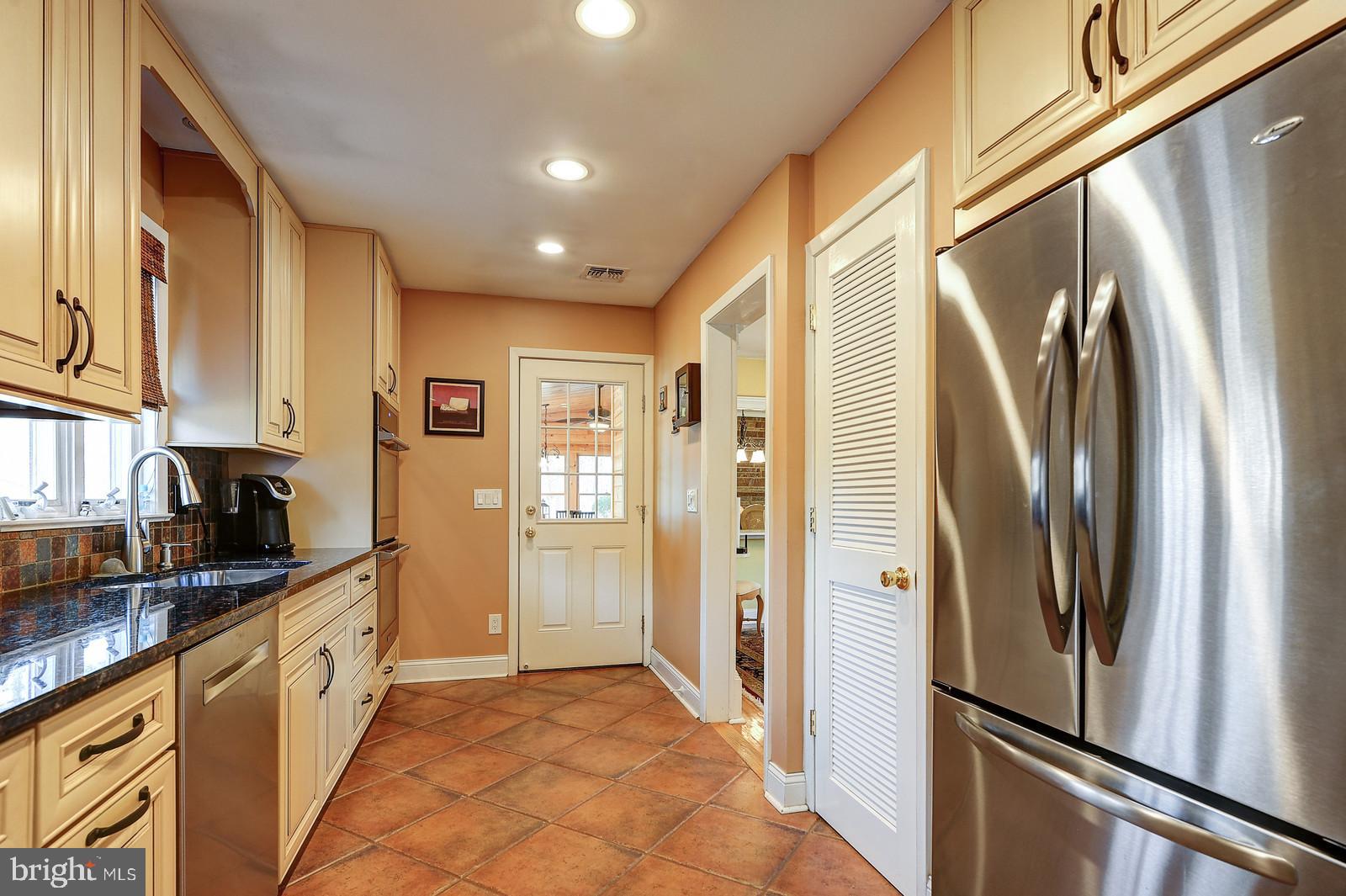 61 Federal City Road Ewing, NJ 08638 - Photo 12 of 33 Eat-in-Kitchen