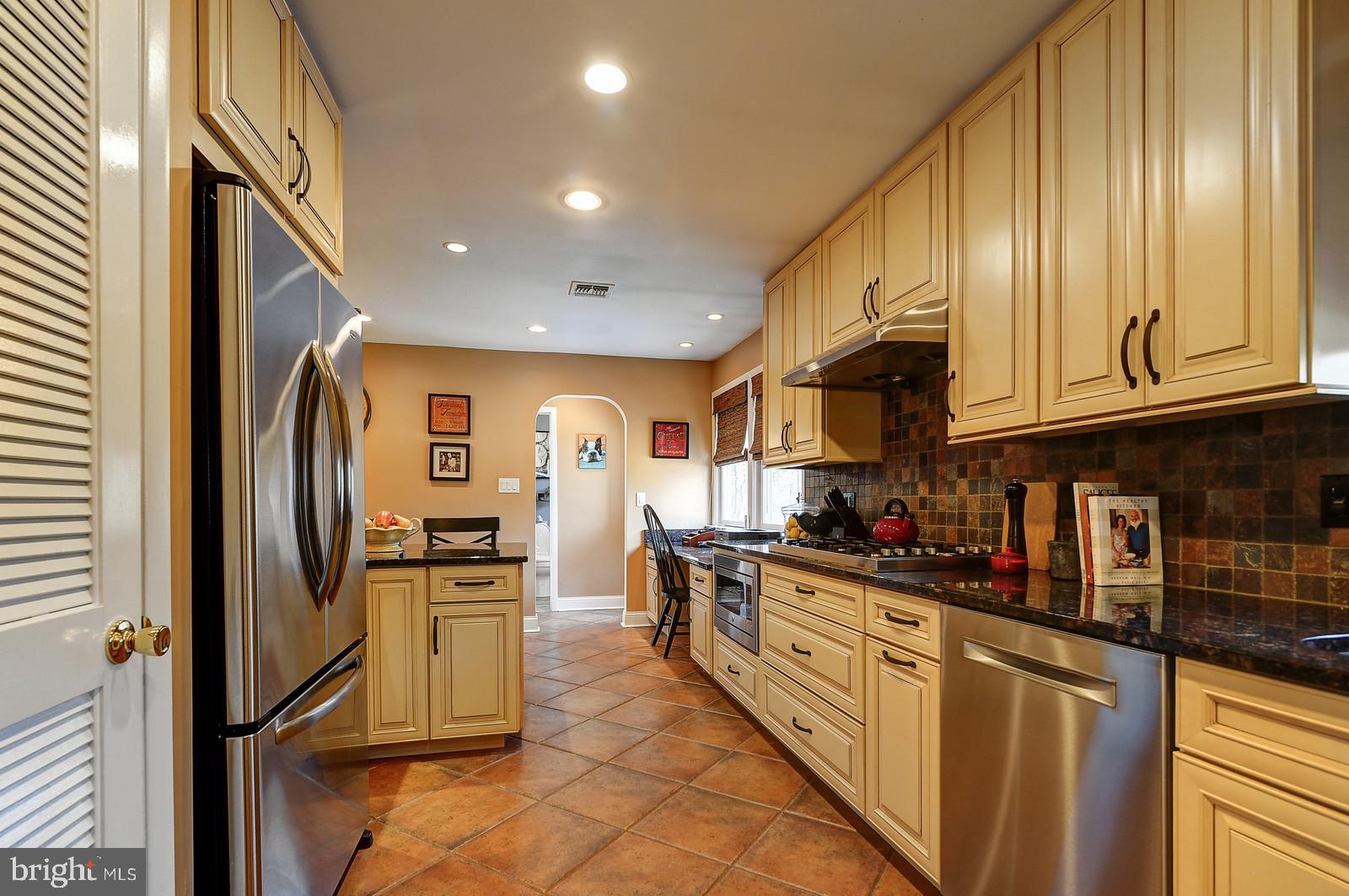 61 Federal City Road Ewing, NJ 08638 - Photo 13 of 33 Eat-in-Kitchen