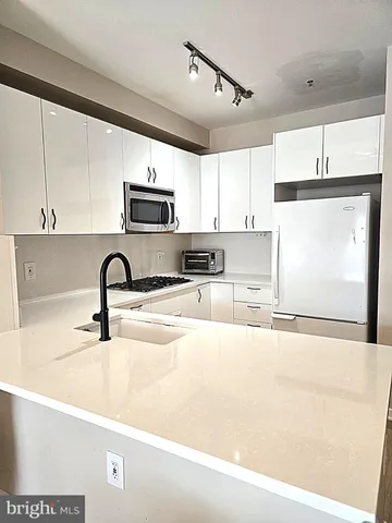 $2,950 | 1641 International Drive, Unit 418, McLean, VA 22102