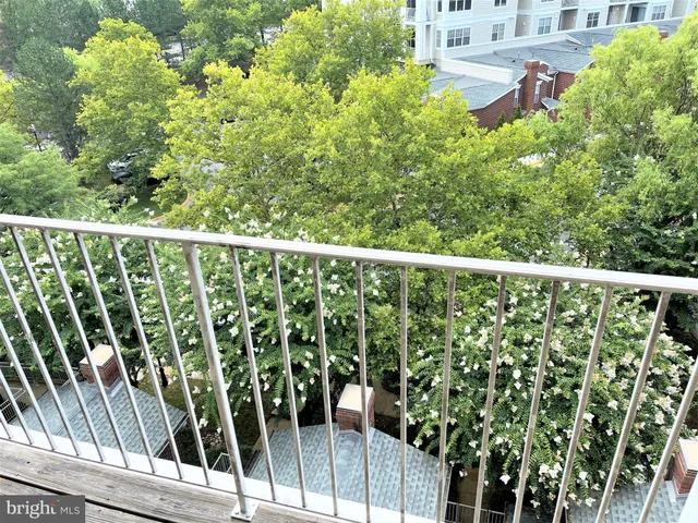 $2,950 | 1641 International Drive, Unit 418, McLean, VA 22102