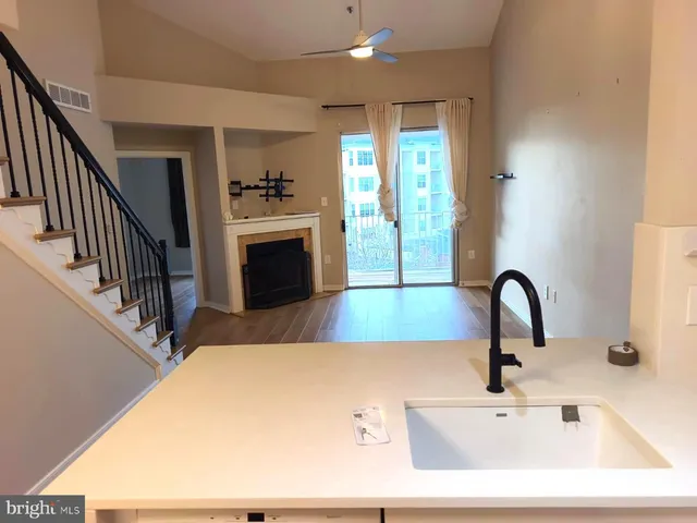 $2,950 | 1641 International Drive, Unit 418, McLean, VA 22102