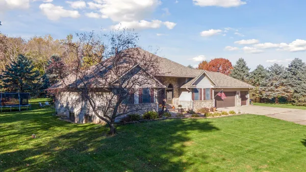 $709,000 | 582 Country Oaks Lane, River Falls, WI 54022
