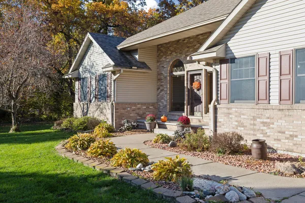 $709,000 | 582 Country Oaks Lane, River Falls, WI 54022