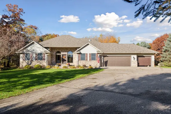 $709,000 | 582 Country Oaks Lane, River Falls, WI 54022