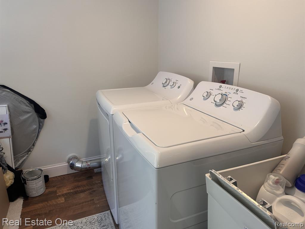 2073 Roslyn Road Grosse Pointe Woods, MI 48236 - Photo 14 of 30