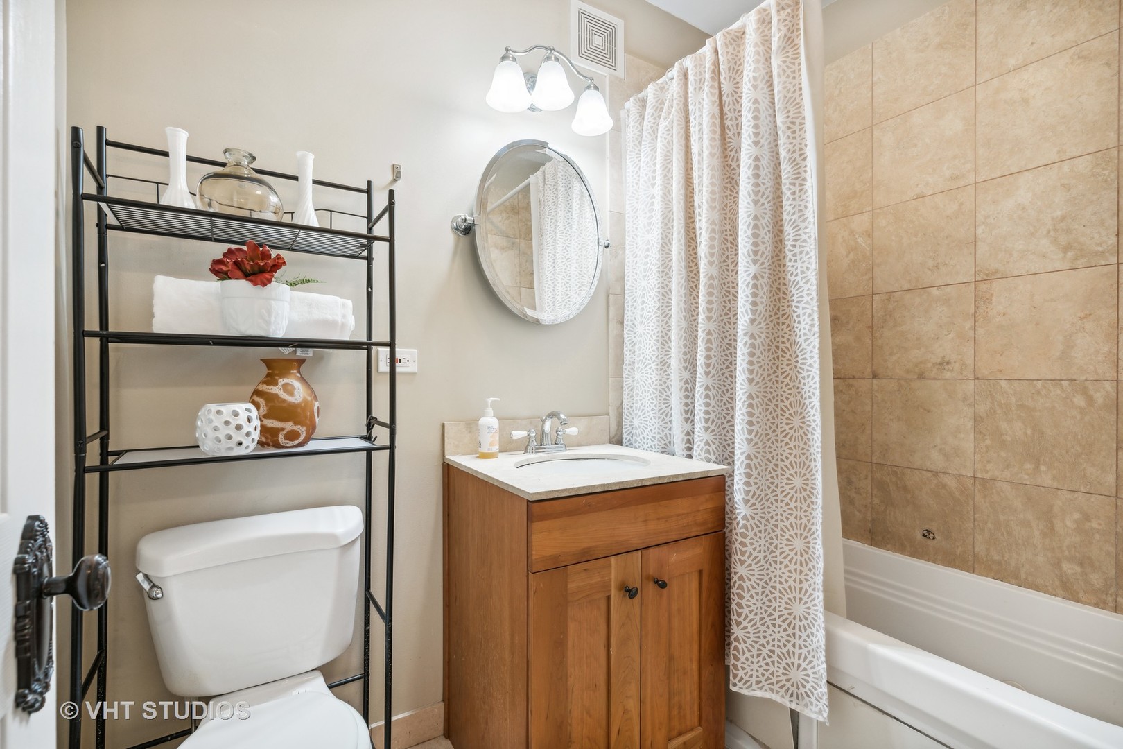 1155 West Grace Street, Unit 2N Chicago, IL 60613 - Photo 15 of 20 a bathroom with a sink a toilet and shower