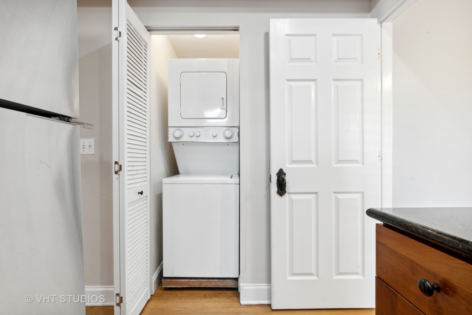 1155 West Grace Street, Unit 2N Chicago, IL 60613 - Photo 17 of 20 a view of bathroom with a toilet a sink and mirror
