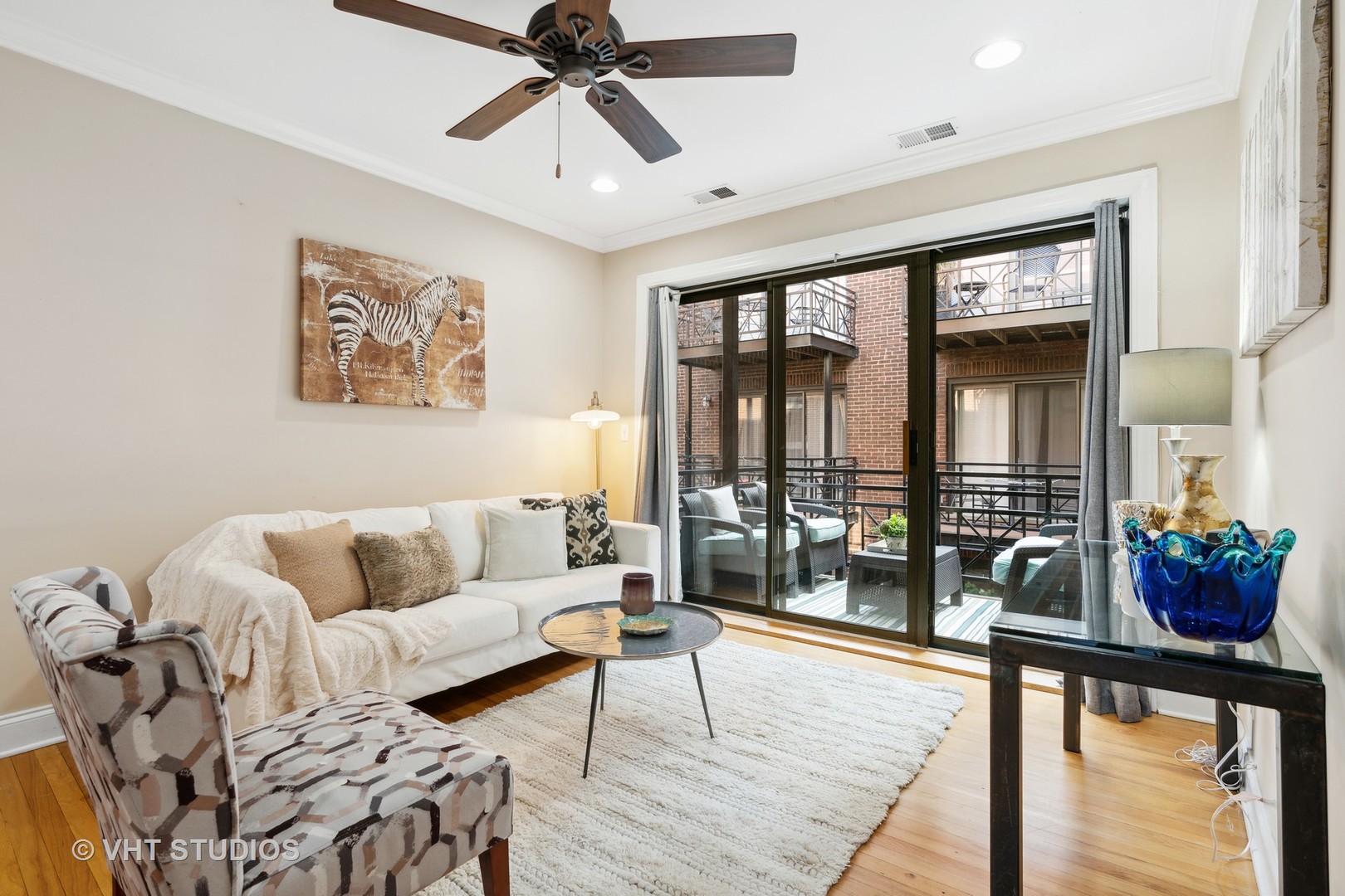 1155 West Grace Street, Unit 2N Chicago, IL 60613 - Photo 4 of 20 a living room with furniture and floor to ceiling window