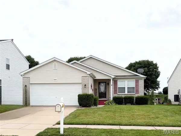 $275,000 | 981 Koenig Drive, Godfrey, IL 62035