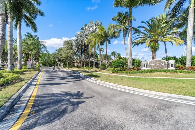 $925,000 | 5053 Northwest 125th Avenue, Coral Springs, FL 33076