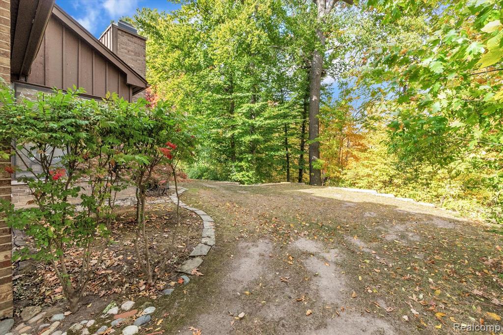 23700 Ravineview Court Bingham Farms, MI 48025 - Photo 29 of 33