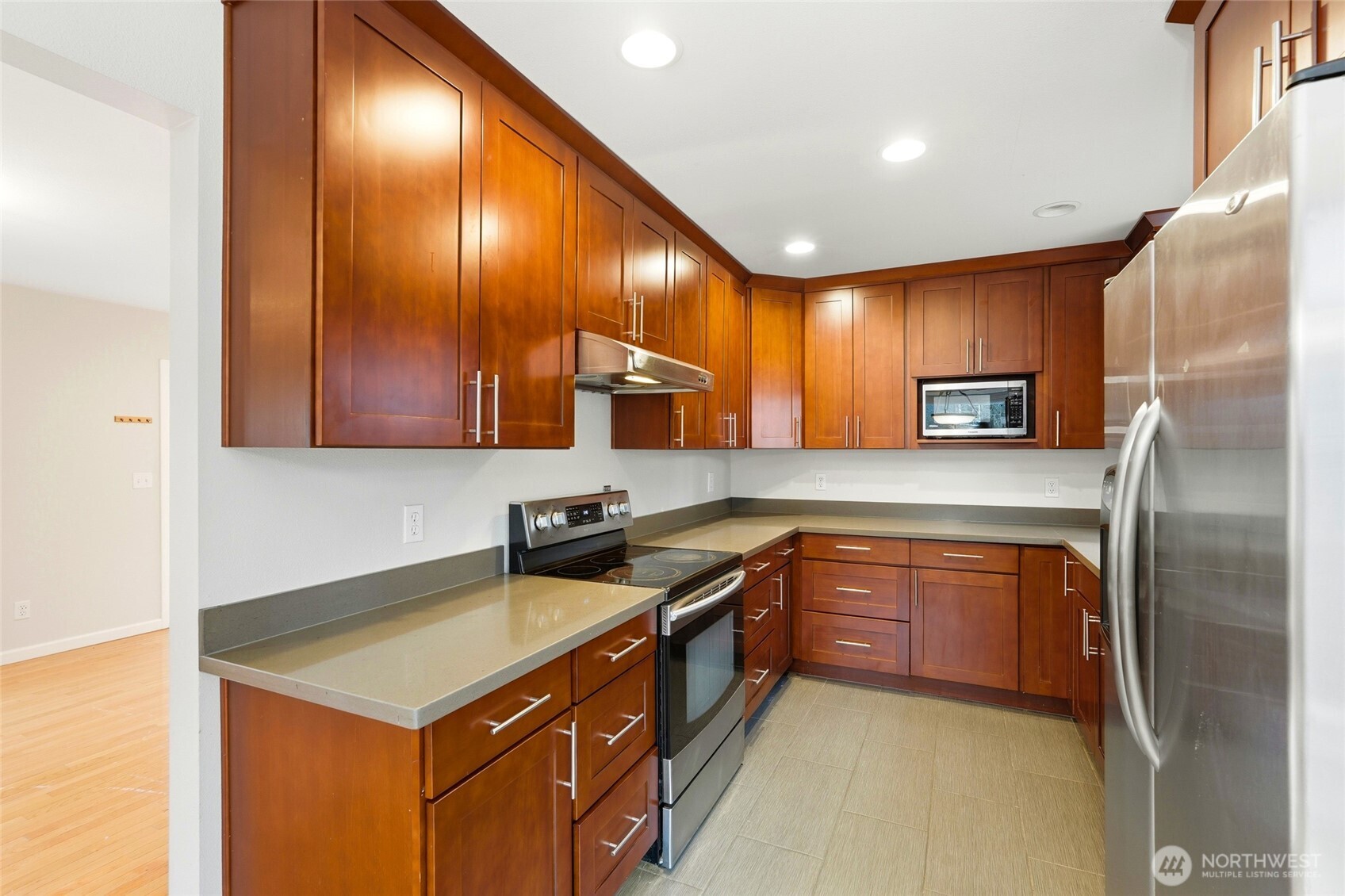 3017 West Government Way Seattle, WA 98199 - Photo 13 of 26