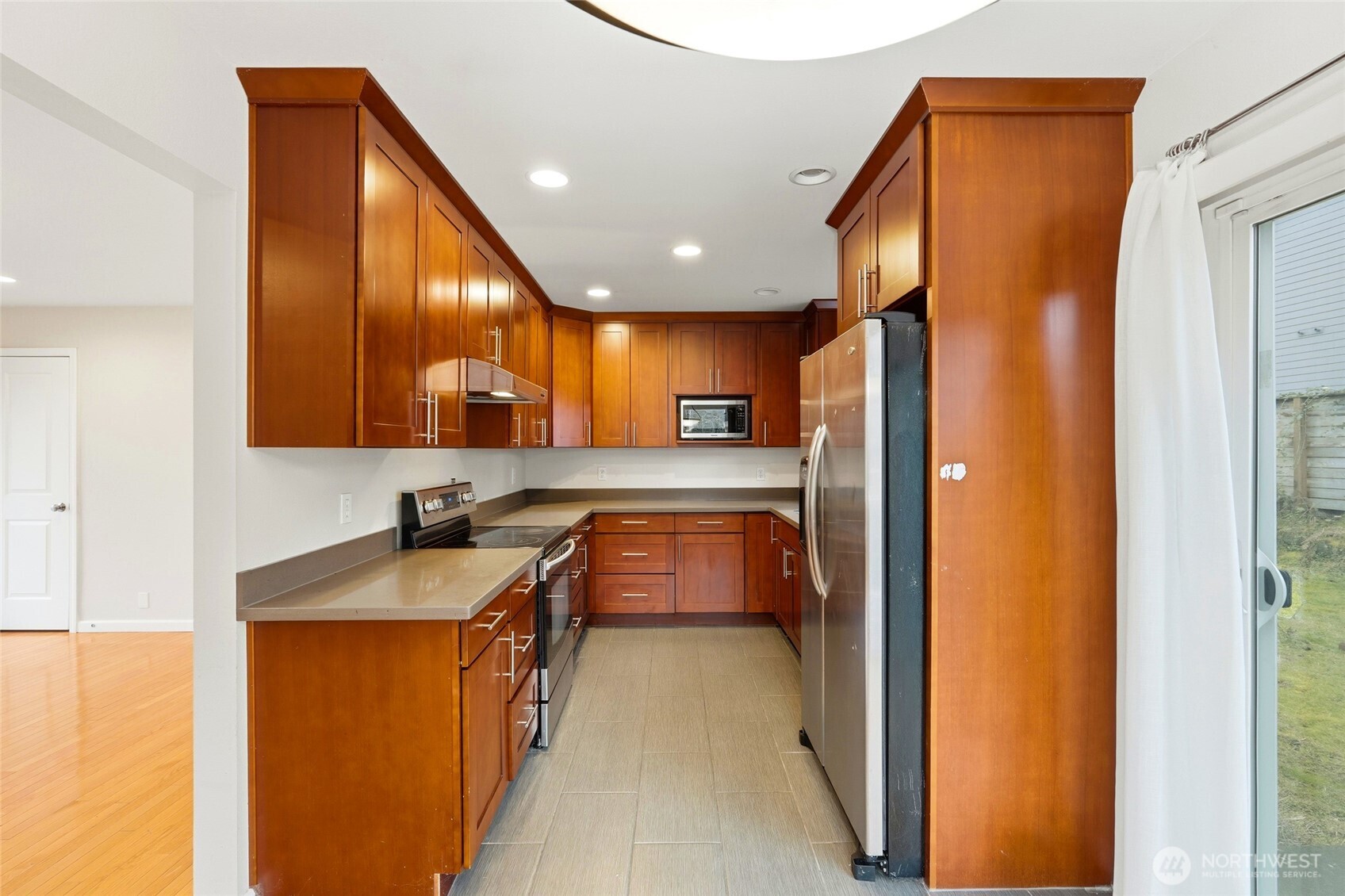 3017 West Government Way Seattle, WA 98199 - Photo 14 of 26