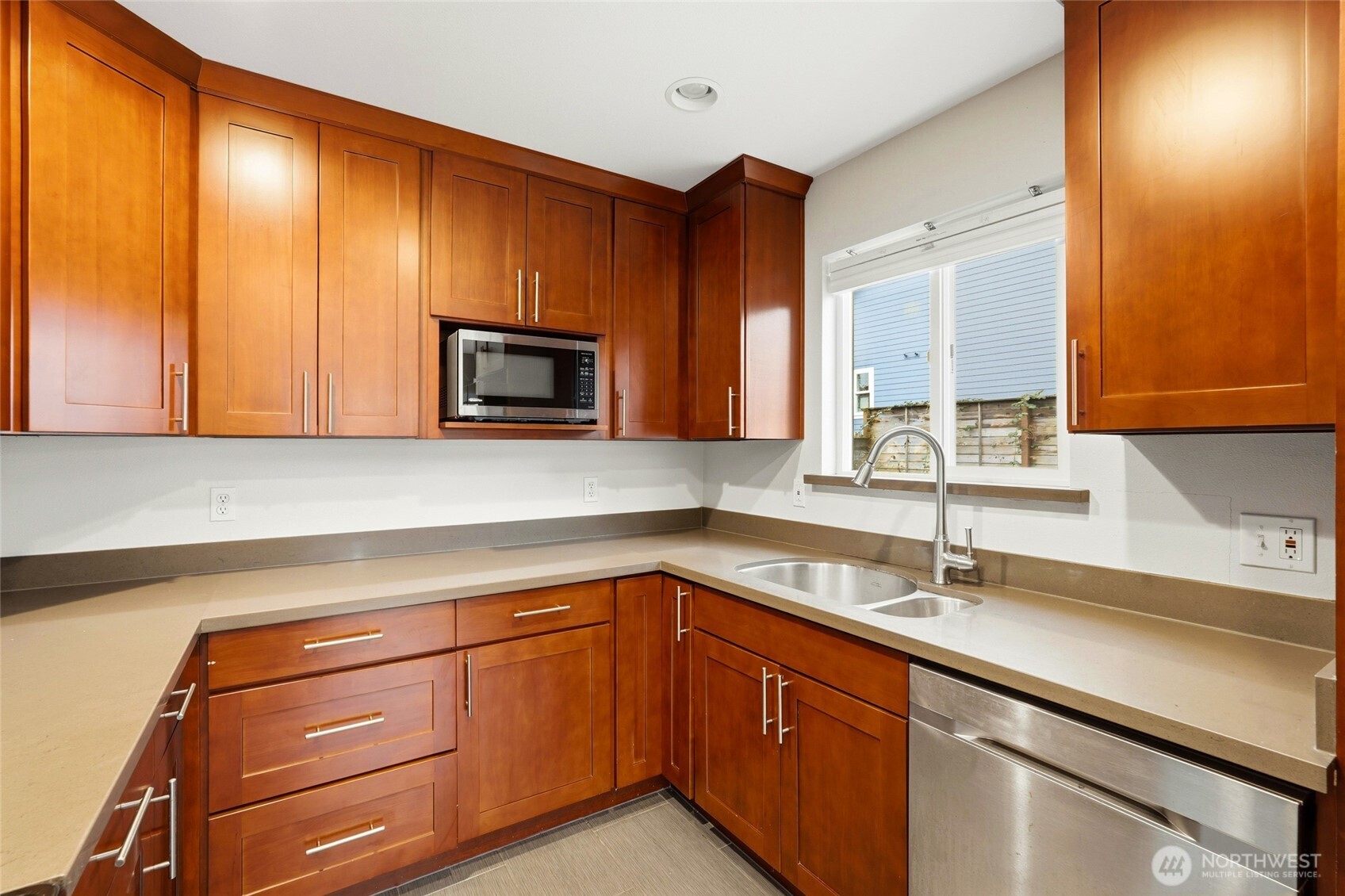 3017 West Government Way Seattle, WA 98199 - Photo 15 of 26