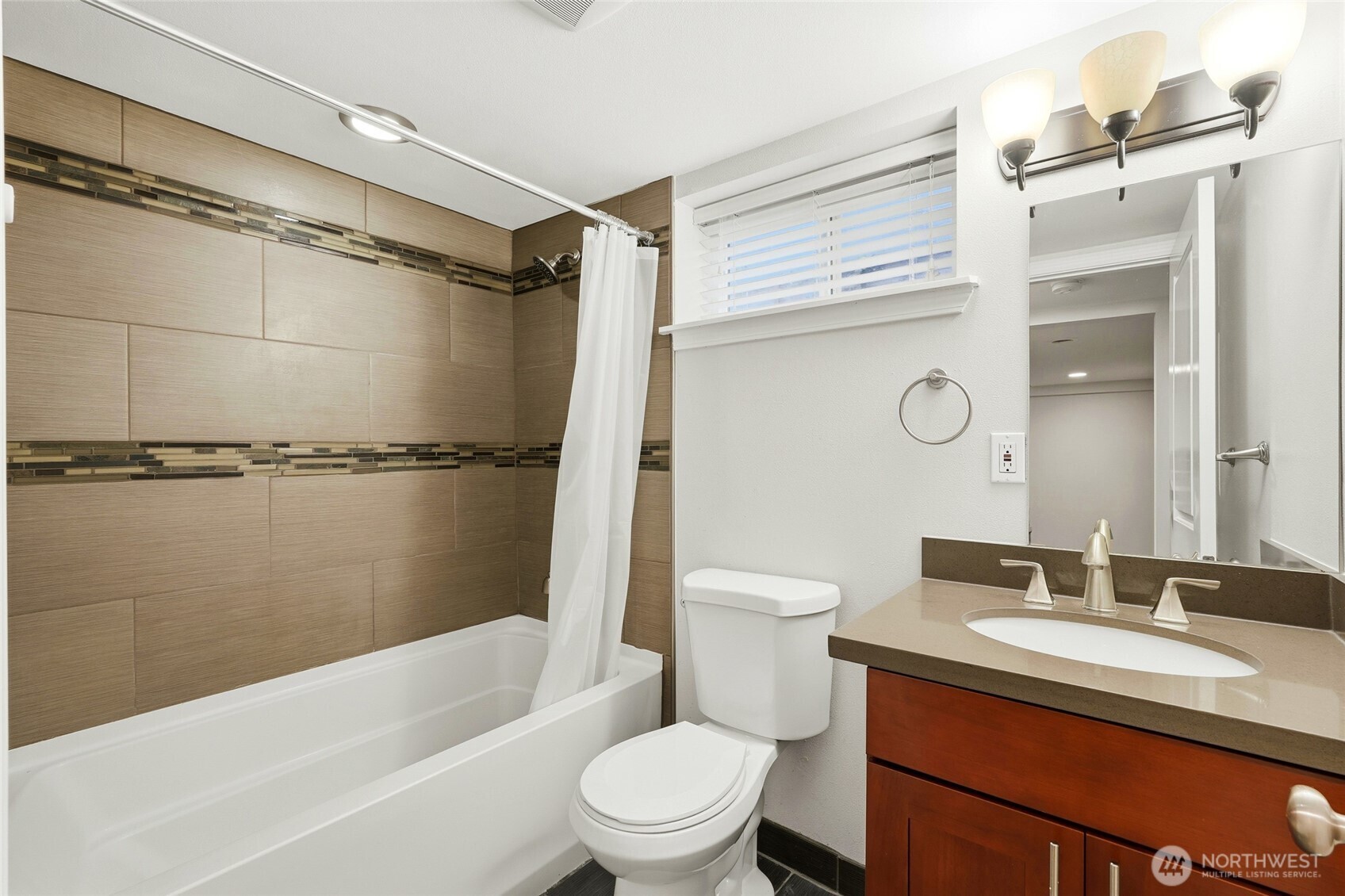 3017 West Government Way Seattle, WA 98199 - Photo 21 of 26