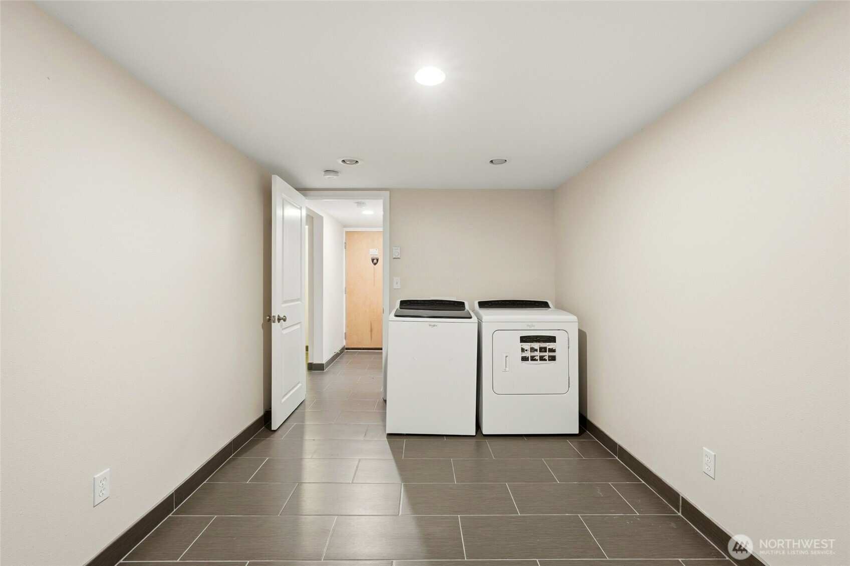 3017 West Government Way Seattle, WA 98199 - Photo 22 of 26