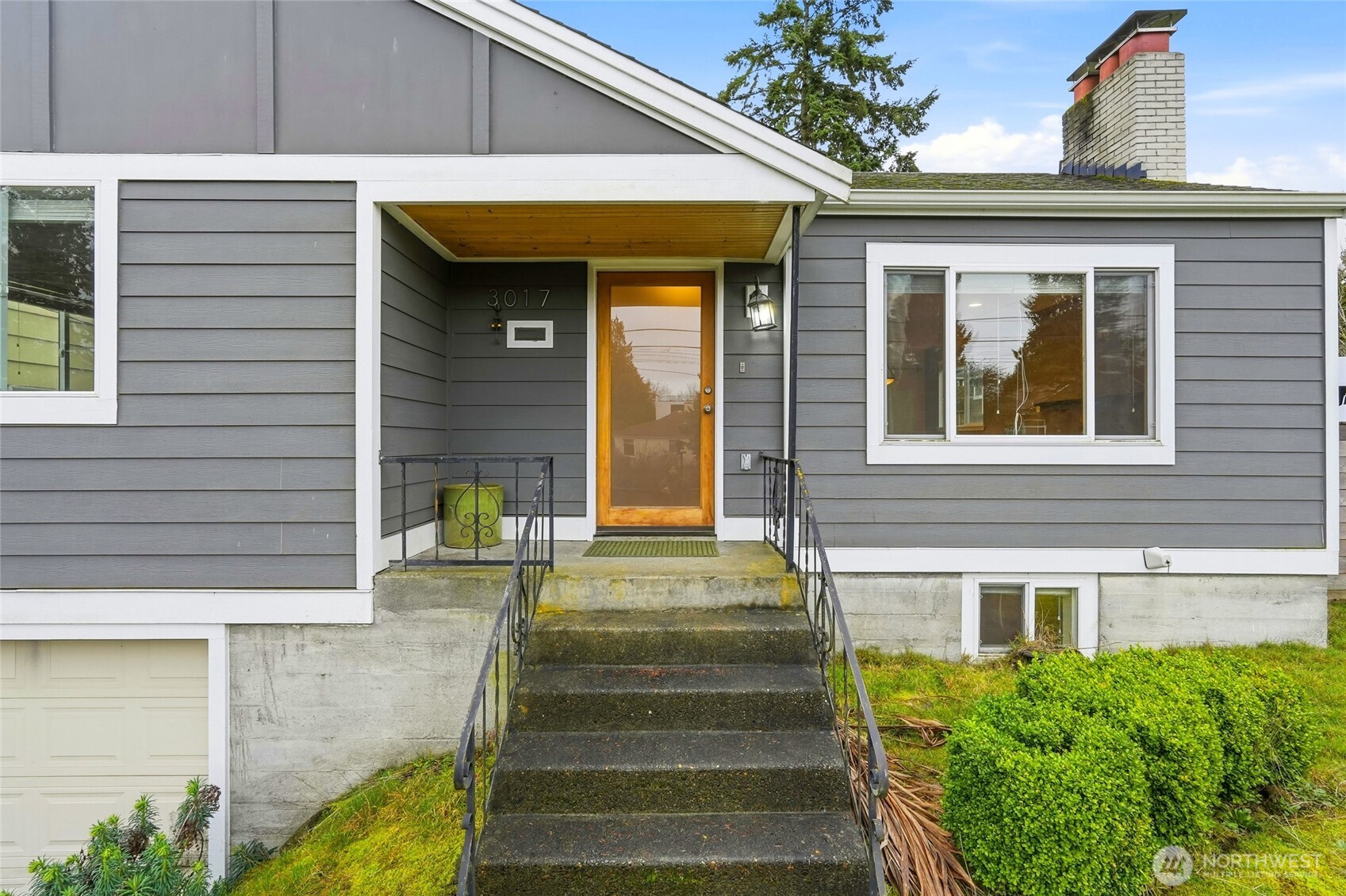 3017 West Government Way Seattle, WA 98199 - Photo 5 of 26