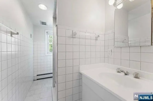 $3,600 | 409 Tappan Road, Unit 2, Norwood, NJ 07648