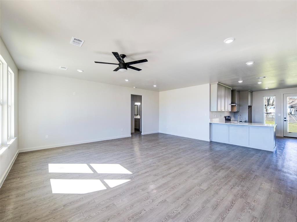170 Half Moon Way Runaway Bay, TX 76426 - Photo 8 of 29
