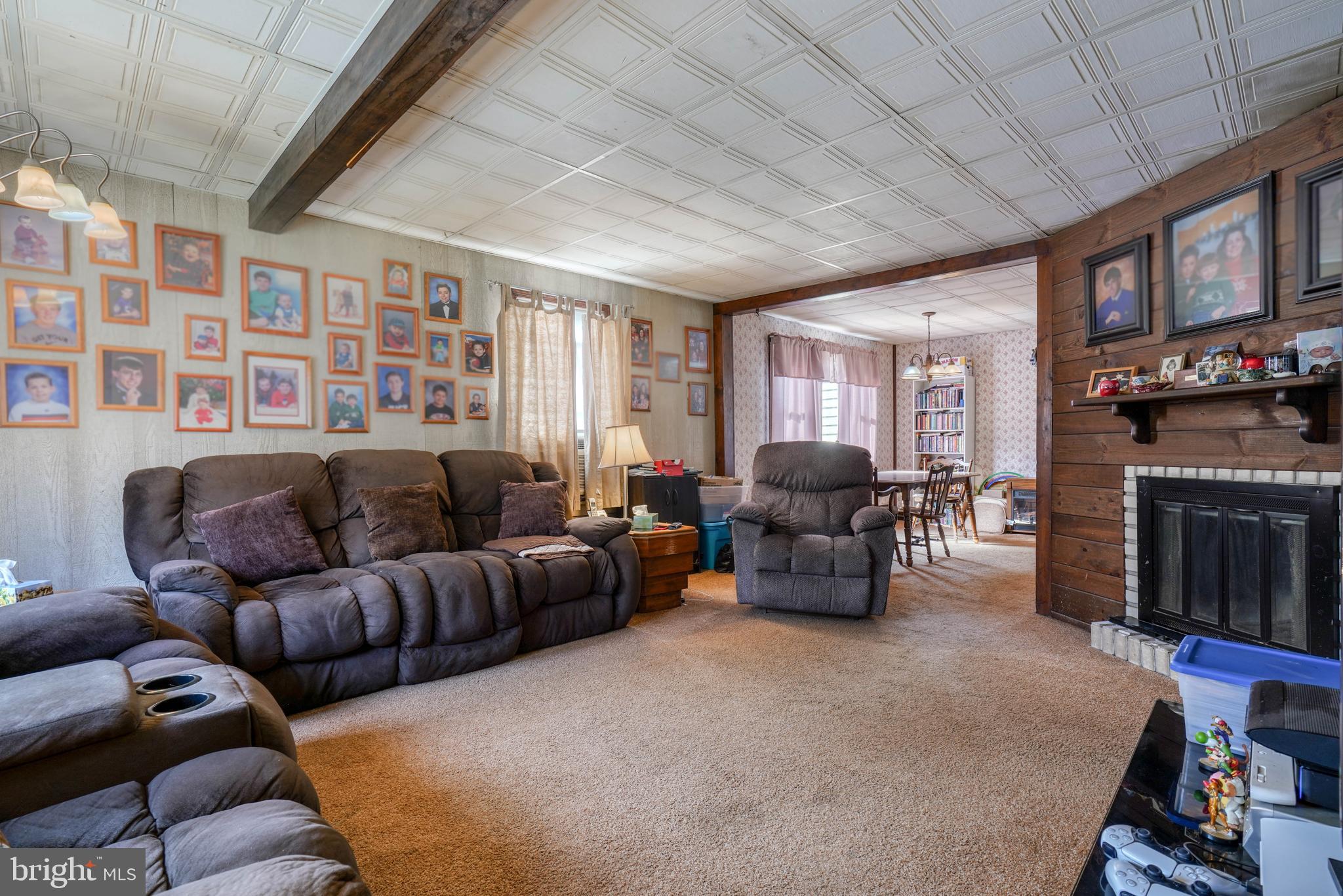 8601 North Point Road Sparrows Point, MD 21219 - Photo 8 of 27 Living Room