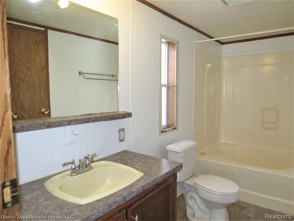 370 Rustic Lane Belleville, MI 48111 - Photo 19 of 29