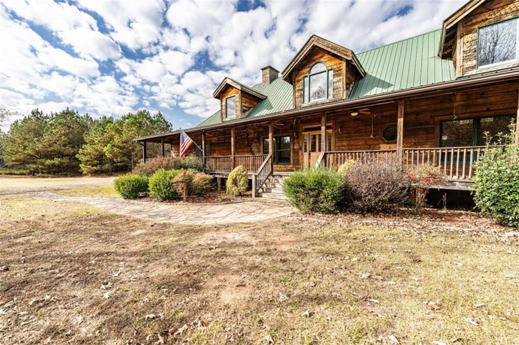 1863 New Rosedale Road Northeast Armuchee, GA 30105 - Photo 2 of 43 a backyard of a house with garden