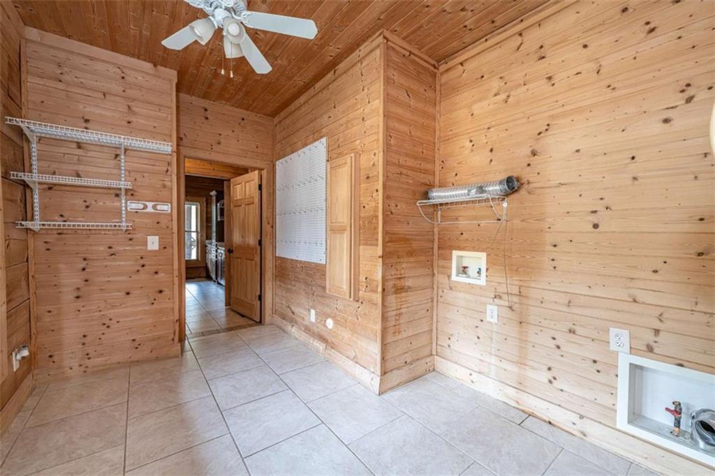 1863 New Rosedale Road Northeast Armuchee, GA 30105 - Photo 23 of 43 a view of walk in closet