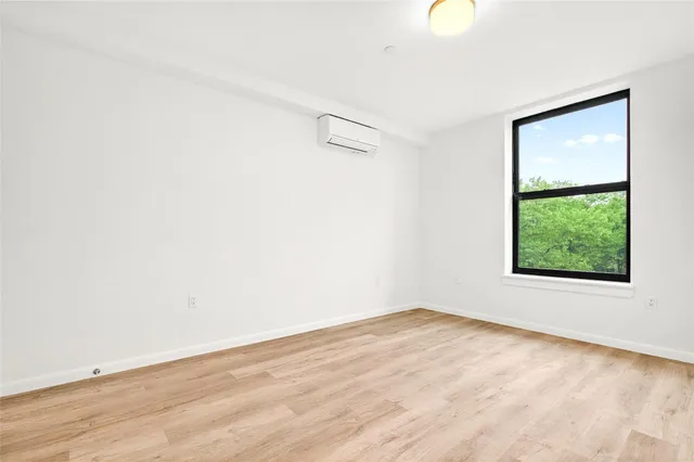 $235,800 | 1727 Lacombe Avenue, Unit 4A | Soundview