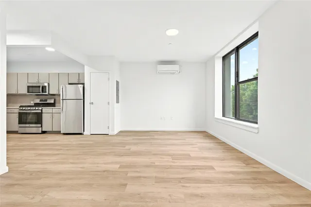 $235,800 | 1727 Lacombe Avenue, Unit 4A | Soundview