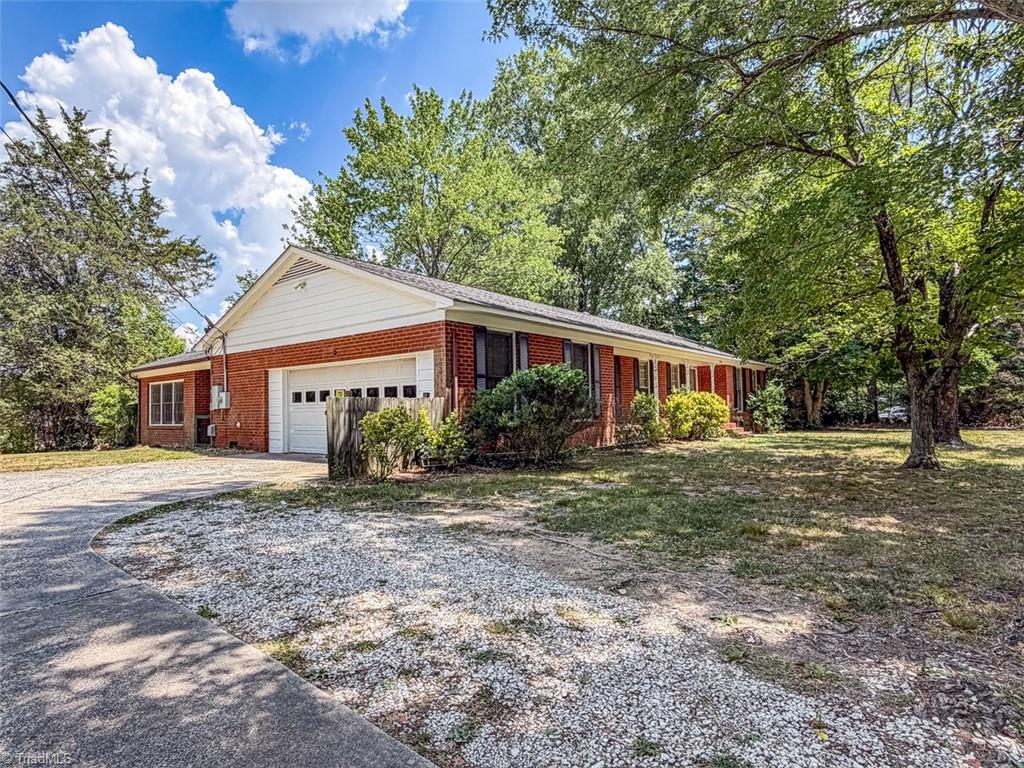 1303 Briarcliff Road Burlington, NC 27215 - Photo 1 of 31