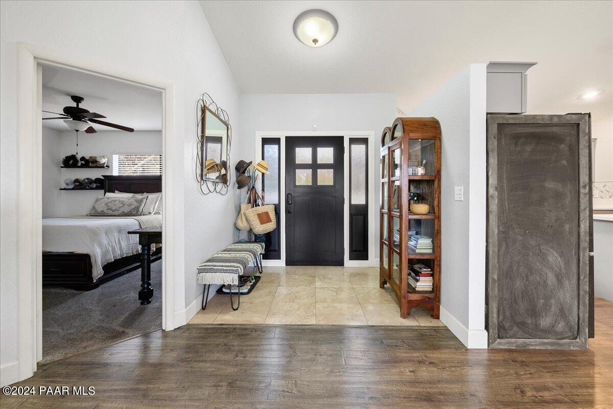 1533 Eagle Ridge Road Prescott, AZ 86301 - Photo 11 of 49 11-Foyer