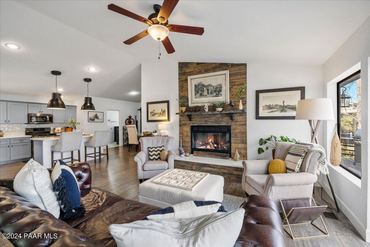 1533 Eagle Ridge Road Prescott, AZ 86301 - Photo 14 of 49 14-Living Room