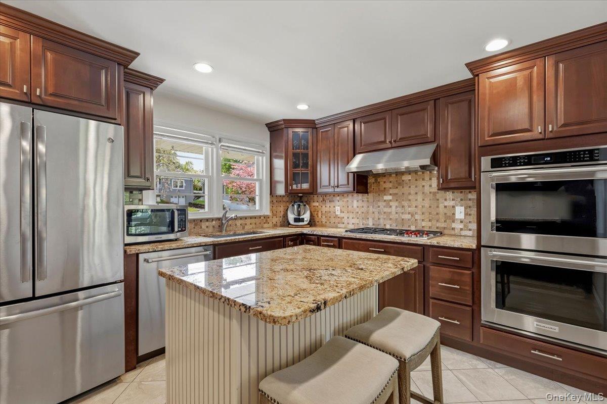 17 Rock Ridge Drive Rye Brook, NY 10573 - Photo 12 of 37