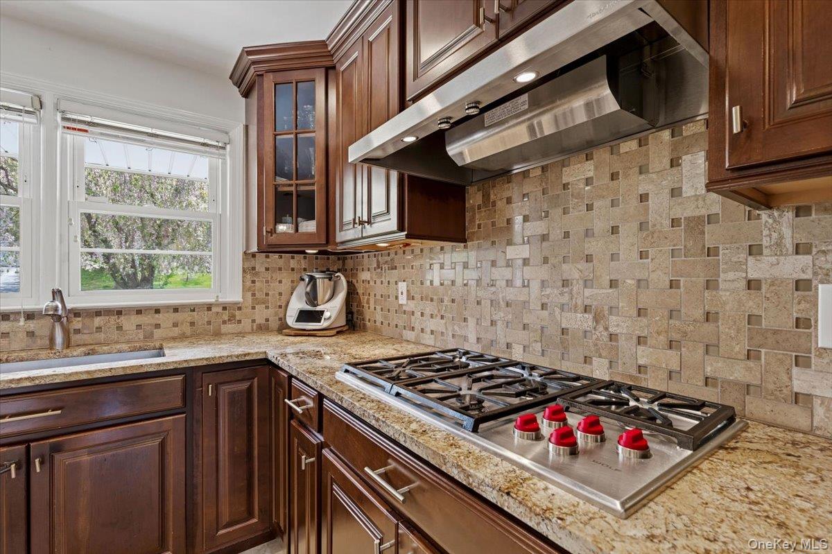 17 Rock Ridge Drive Rye Brook, NY 10573 - Photo 14 of 37