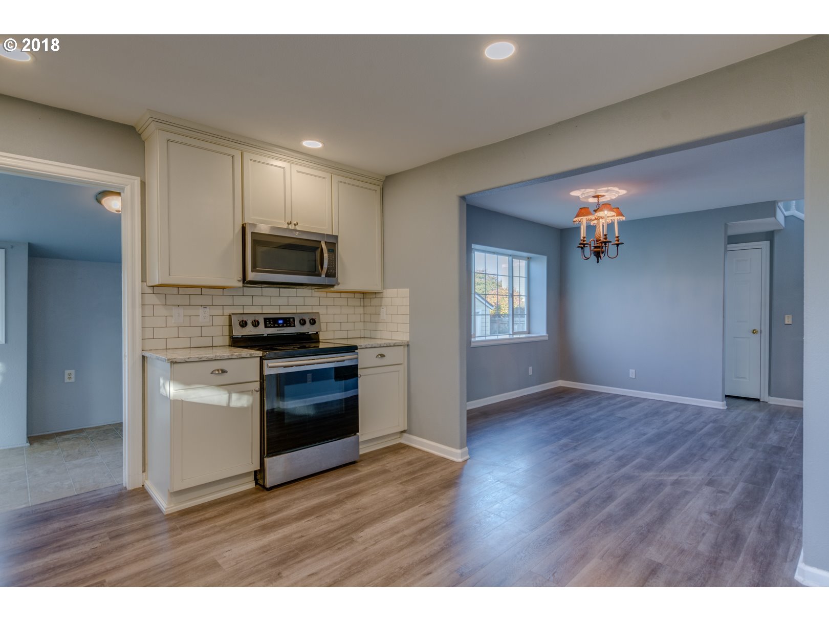 2795 Southeast Palmquist Road Gresham, OR 97080 - Photo 10 of 32 Kitchen/Dining Room