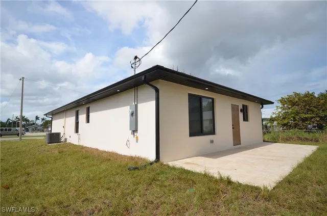 $319,000 | 2188 Barker Boulevard, Fort Myers, FL 33916