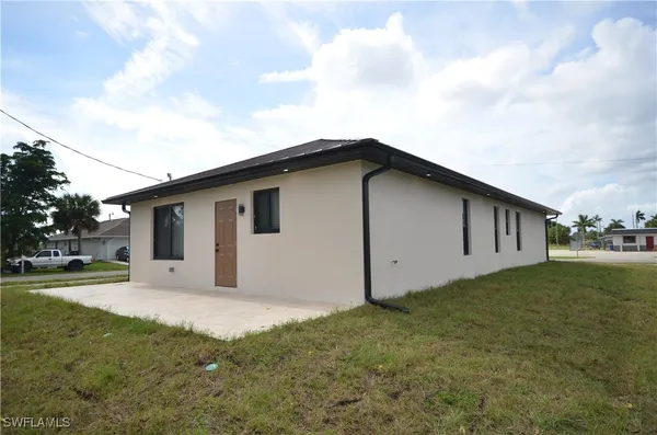 $329,500 | 2188 Barker Boulevard, Fort Myers, FL 33916