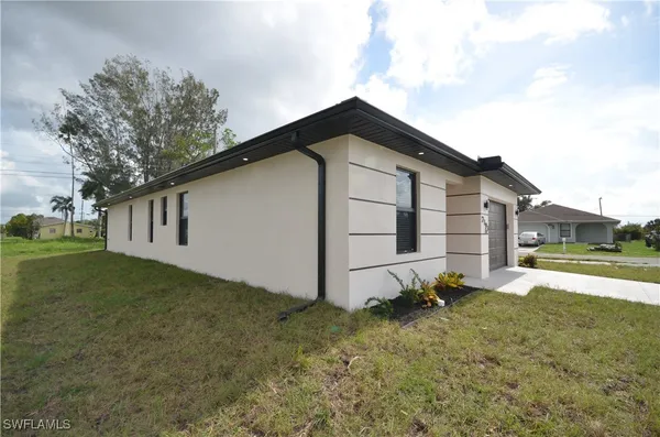 $329,500 | 2188 Barker Boulevard, Fort Myers, FL 33916