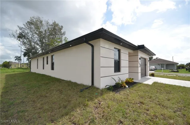 $319,000 | 2188 Barker Boulevard, Fort Myers, FL 33916