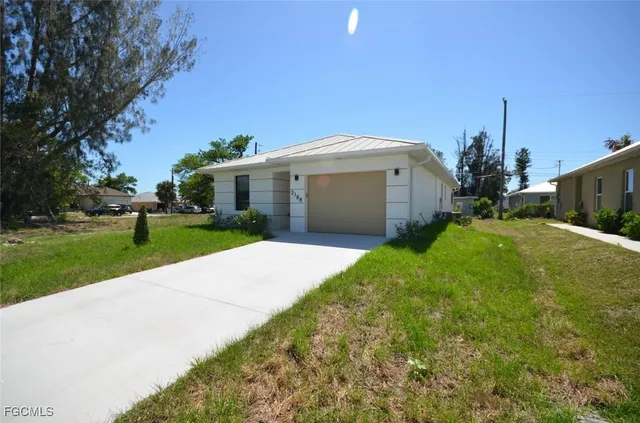 $319,000 | 2188 Barker Boulevard, Fort Myers, FL 33916