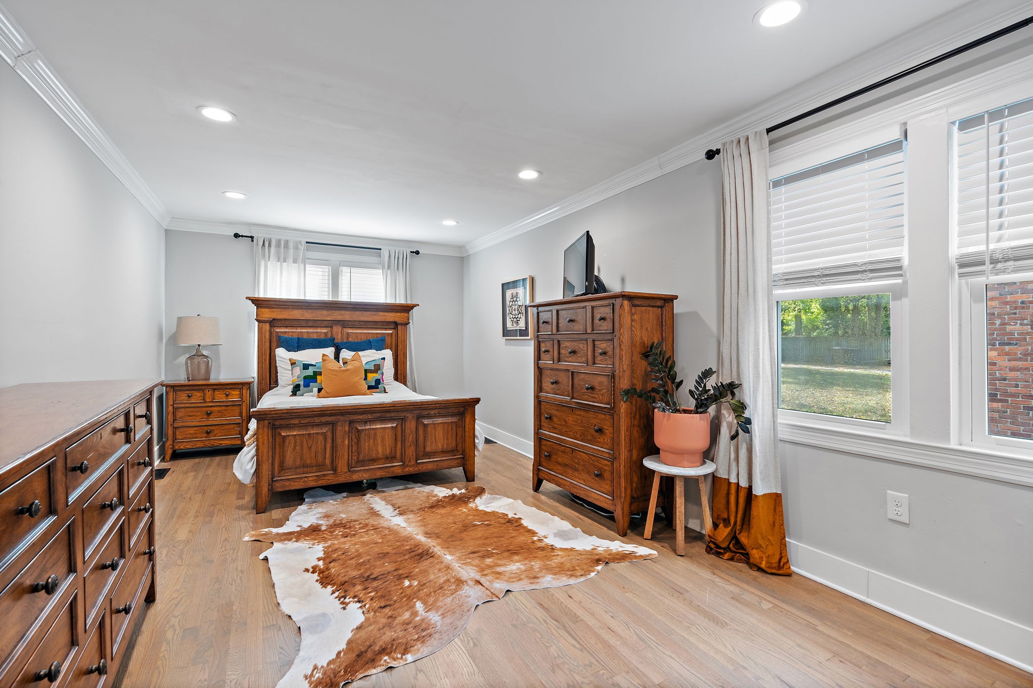 1058 Gwynn Drive Nashville, TN 37216 - Photo 25 of 36 a bedroom with furniture and a window