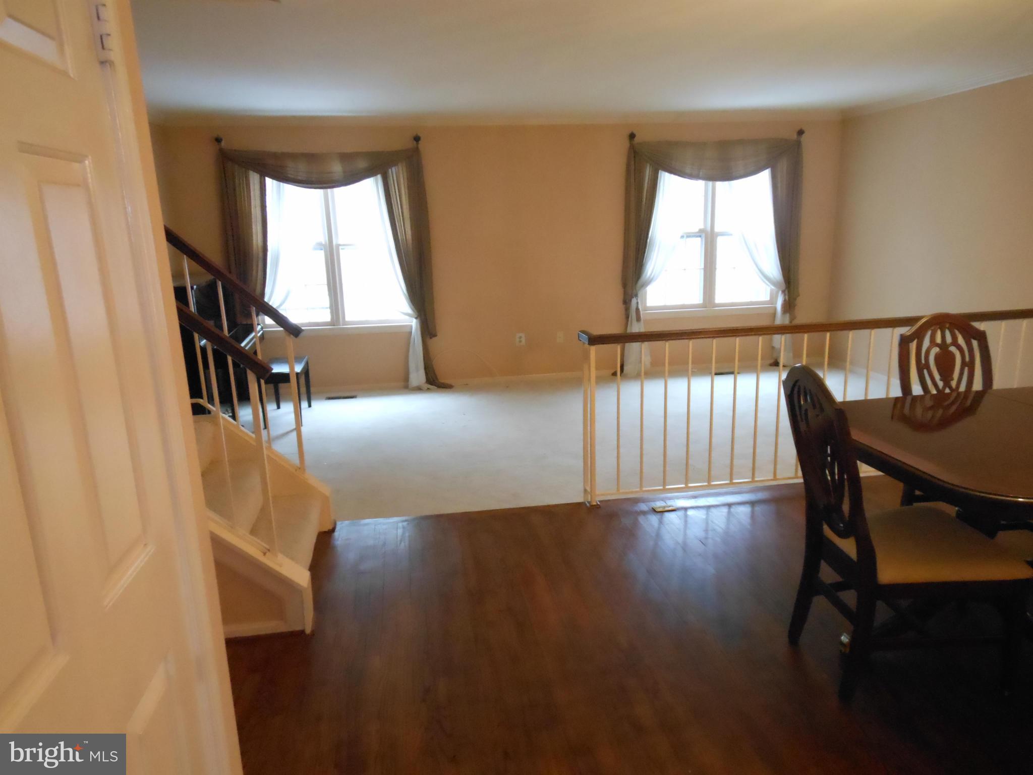 7743 Jewelweed Court Springfield, VA 22152 - Photo 3 of 9 Living Room