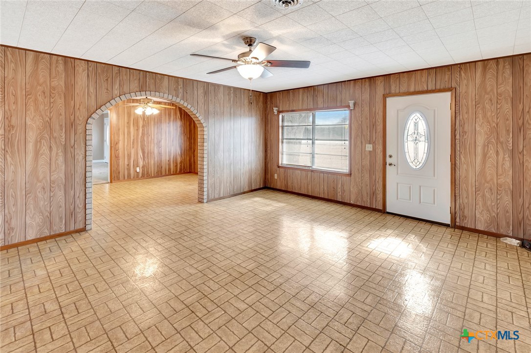 1840 Loop 522 Ganado, TX 77962 - Photo 8 of 48 an empty room with windows and closet