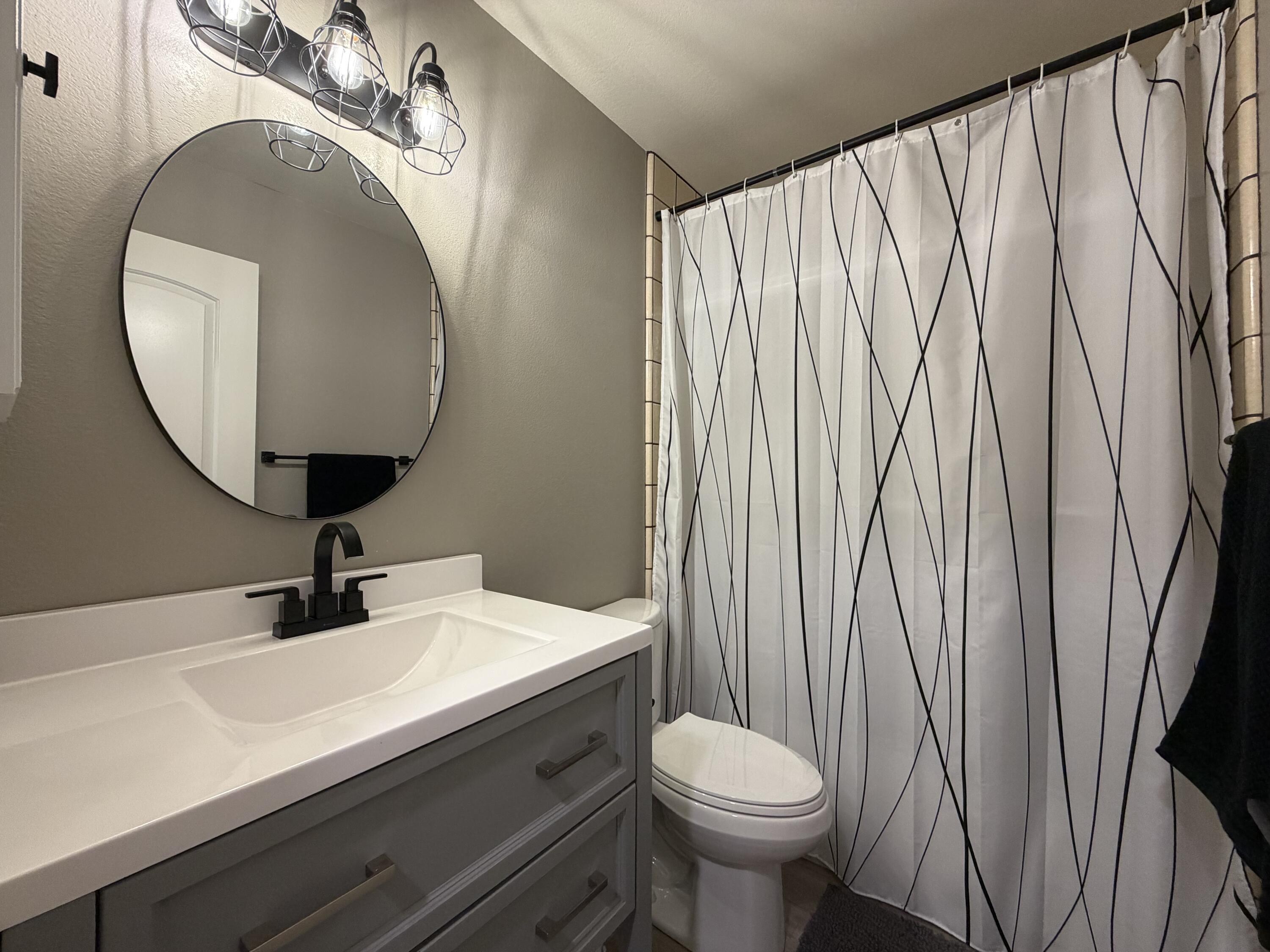 225 Ridgetop Drive, Unit 214 Redding, CA 96003 - Photo 14 of 22 Bathroom