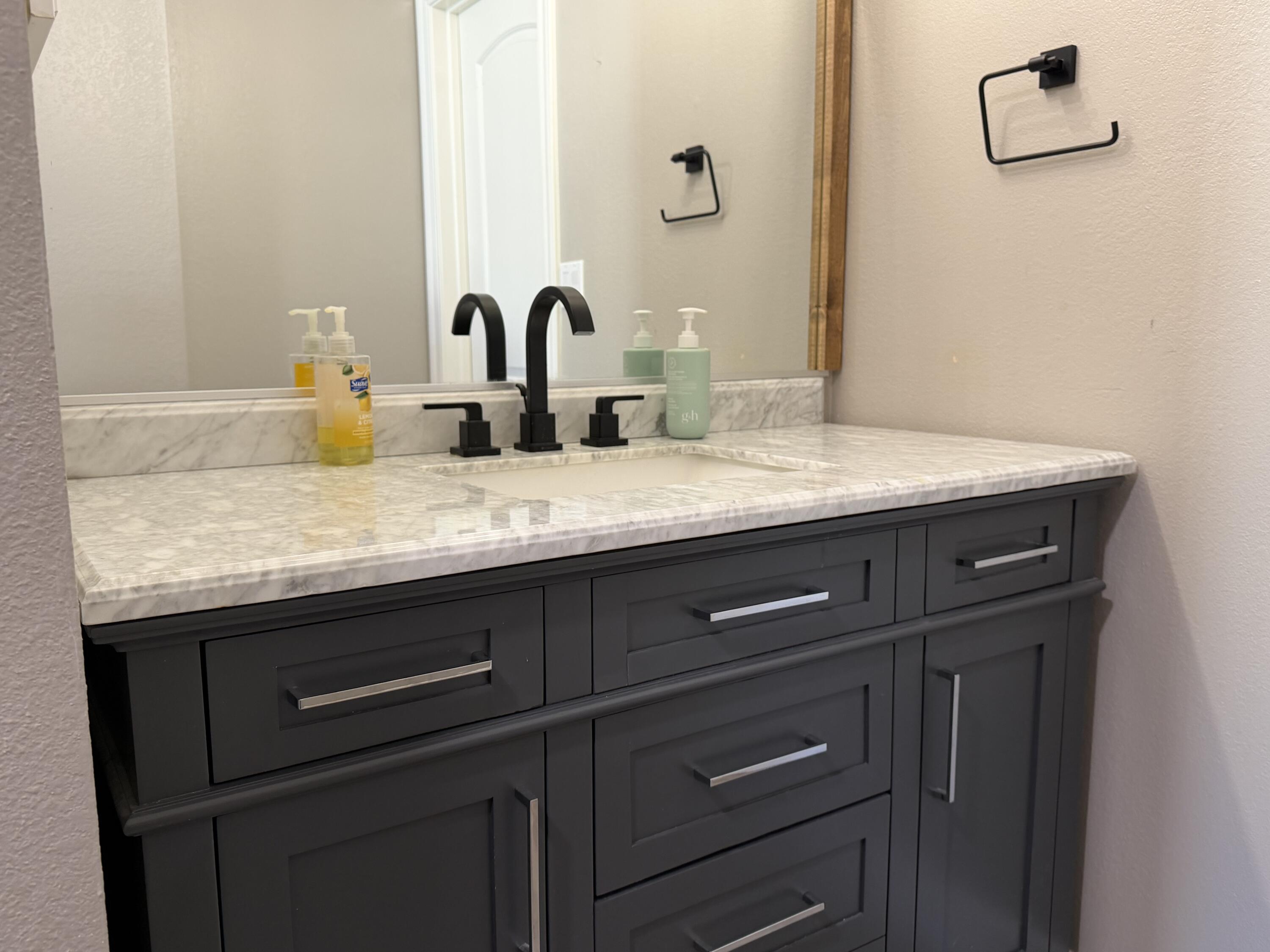 225 Ridgetop Drive, Unit 214 Redding, CA 96003 - Photo 16 of 22 Bathroom